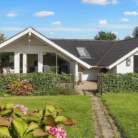 8 Person Holiday Home In Hejls Luaran gambar